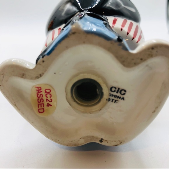 Salt and pepper shakers by CIC  two men BBQing 7” - Picture 7 of 7